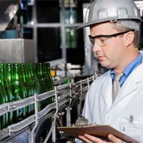 Worker analyzing conveyor belt in operation