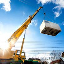 Boom crane lifting load