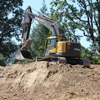 Excavator removing dirt from an excavator