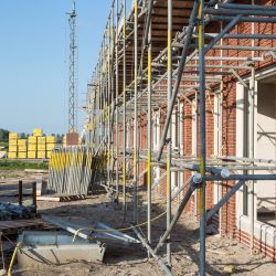 Scaffold and area around it in a orderly manner