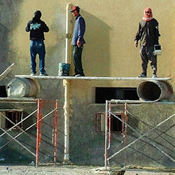 Unsafe and unstable scaffold holding 3 workers