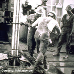 Image of roughnecks using chain tong